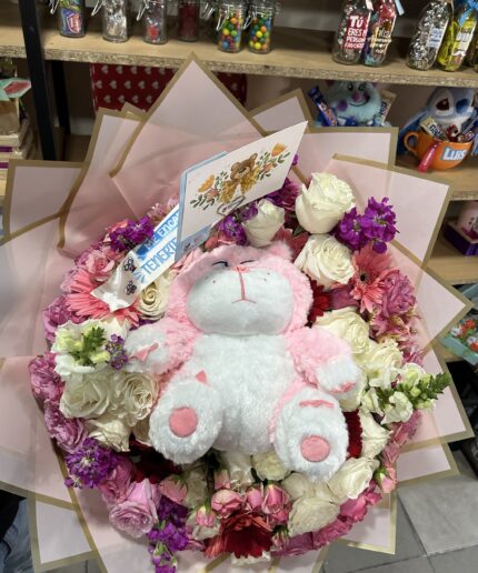 Ramo de rosas con peluche